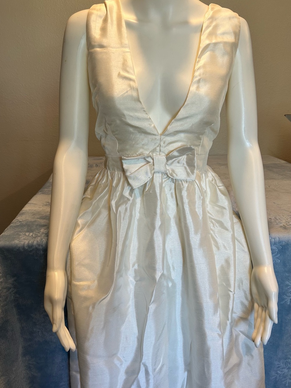 NWT Lulus Elegant Destiny Cream Satin Bow Plunging V-Neck Midi Dress - Medium
